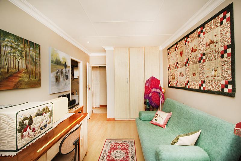 5 Bedroom Property for Sale in Village On Sea Western Cape